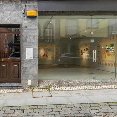 Remodeled Historical In The Center アパート Fundão