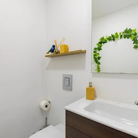 Remodeled Historical In The Center Apartment *