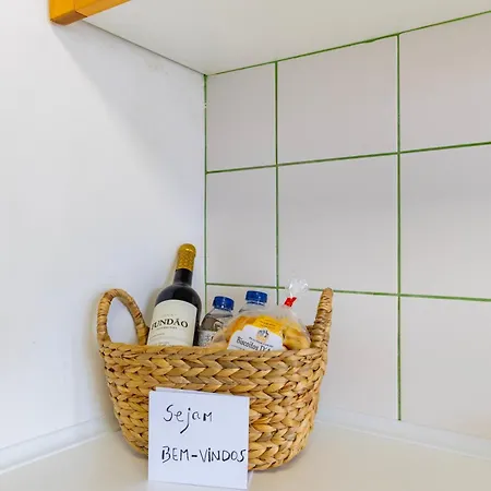 Remodeled Historical In The Center Apartment