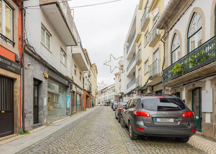 Remodeled Historical In The Center * Fundao