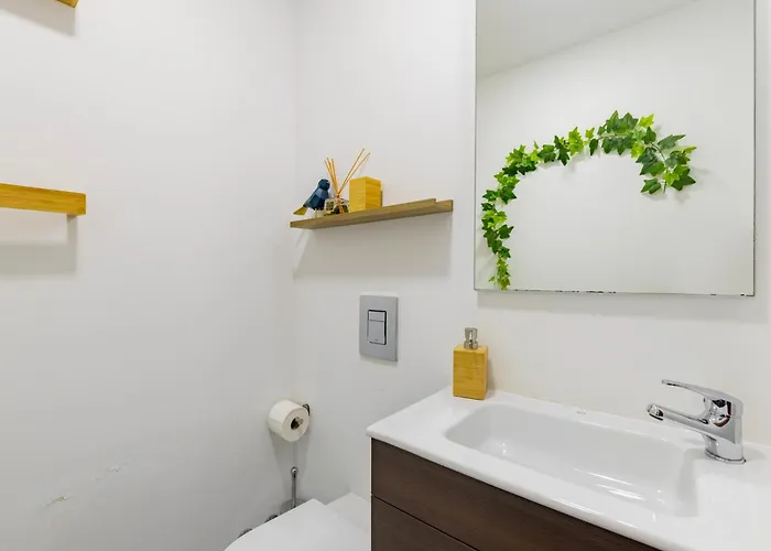 Remodeled Historical In The Center Apartment *