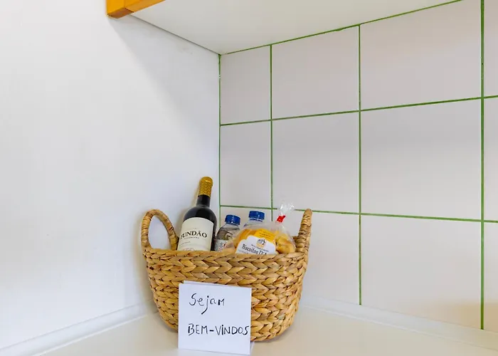 Remodeled Historical In The Center Apartment