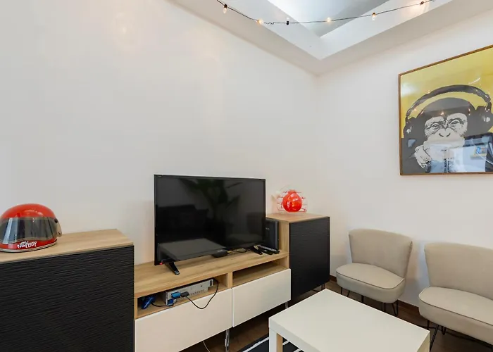 Remodeled Historical In The Center Fundao